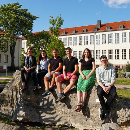 Arbeitsgruppe Geographiedidaktik (von links nach rechts): Dr. Eva Nöthen, Jolina
Ulbricht, Ronny Ulrich, Florian Woithe, Klara-Sophie Aurin, Maximilian Breuer; nicht
anwesend: Prof. Dr. Martin Lindner, Alma Reinboth, Heike Barthel